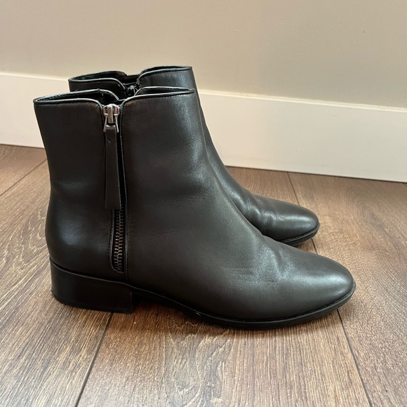 Naturalized Robyn Booties size 8 - Picture 1 of 6